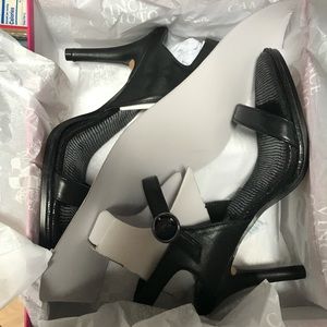 NWT Black Vince Camuto Heels